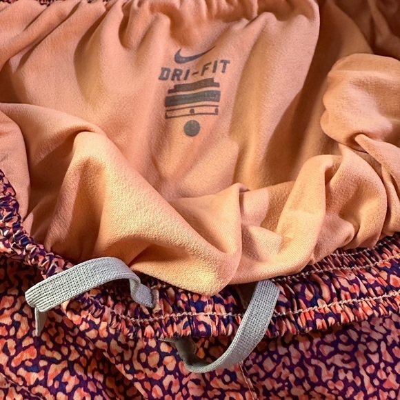 Nike dri fit women’s shorts size Large excellent condition - Picture 3 of 4